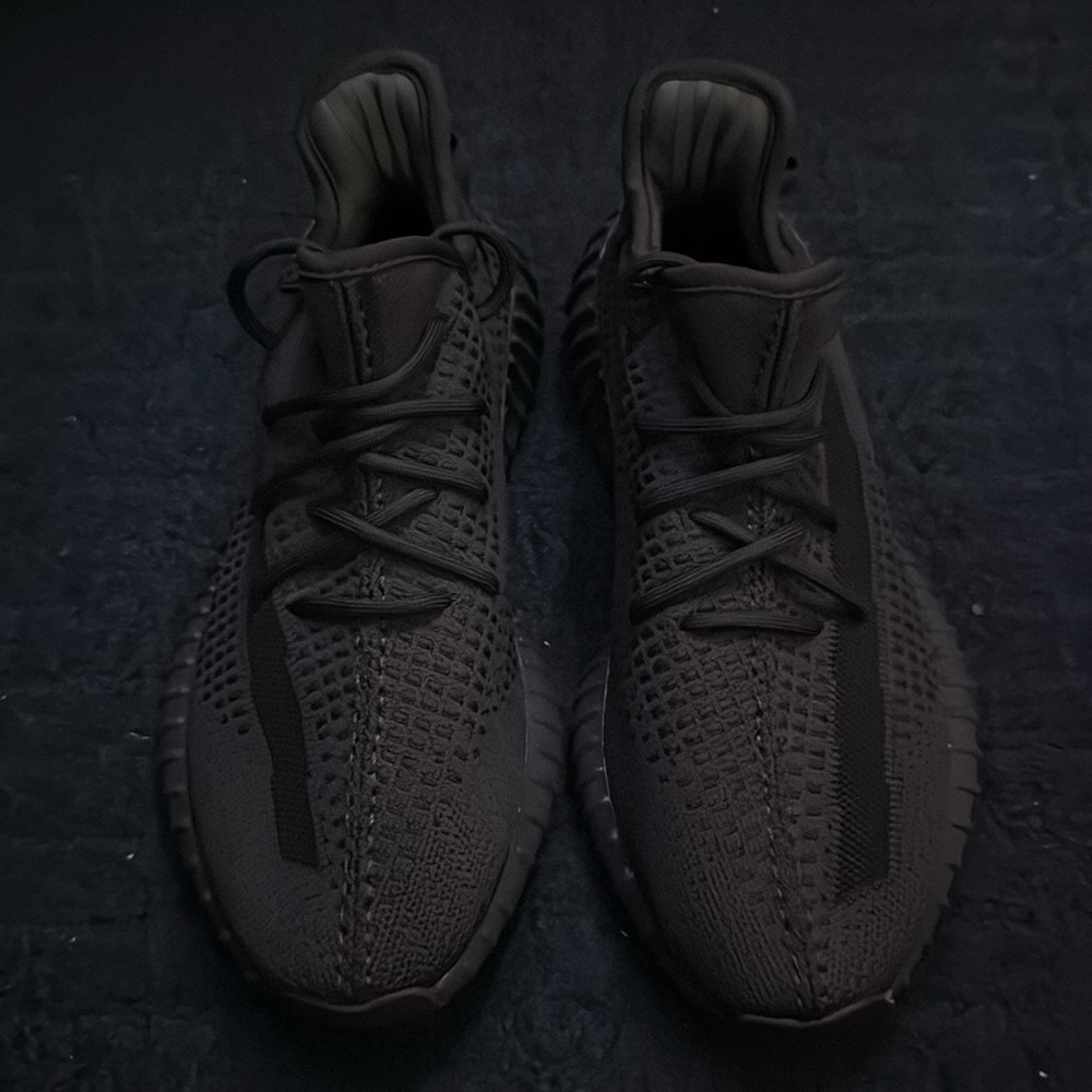 Yeezy 350 v2 black